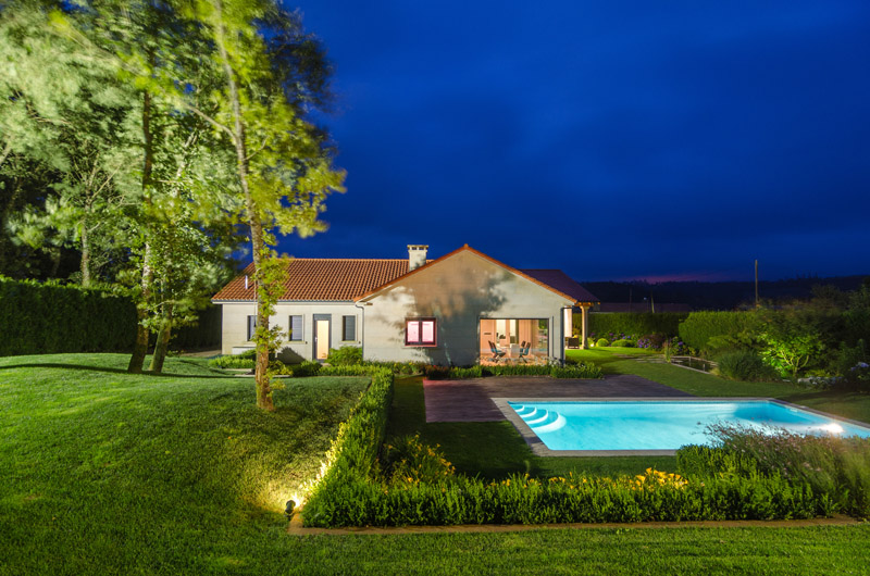 iluminación en jardines